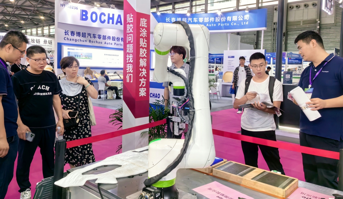 參與上海汽車內(nèi)飾和外飾展 提供貼膠解決方案
